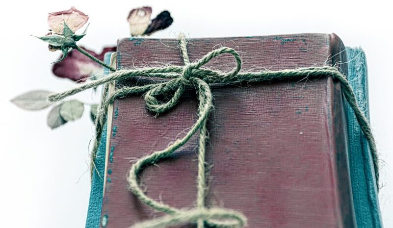 Books Rope Old Vintage Knotted  - Ri_Ya / Pixabay